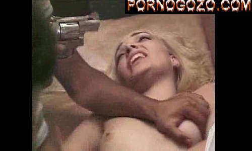 Porno grátis de novinha gostosa brasileira loirinha estuprada com revolver no cu