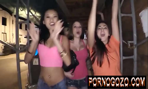 Trio de meninas ninfetas safadas fodendo muito gostoso PornoGozo